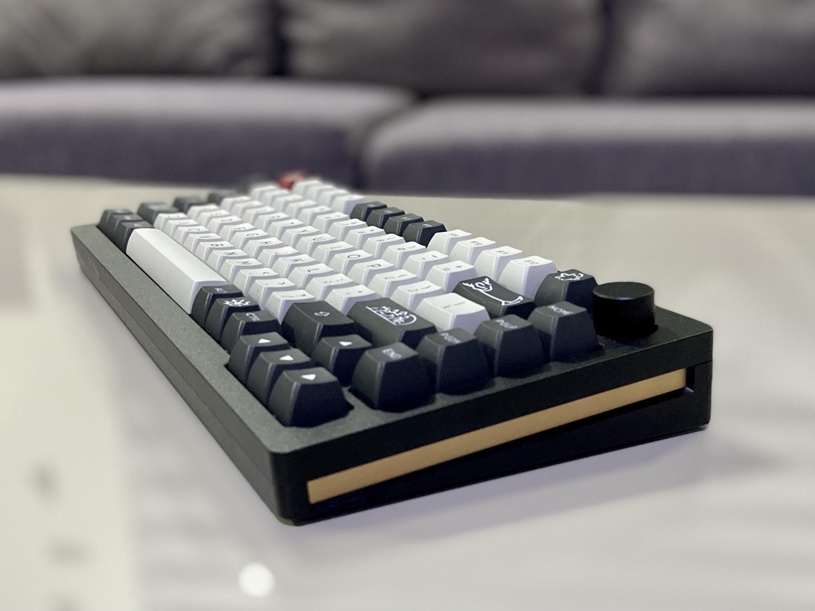 Building Your First Mechanical Keyboard: MonsGeek M1 Review